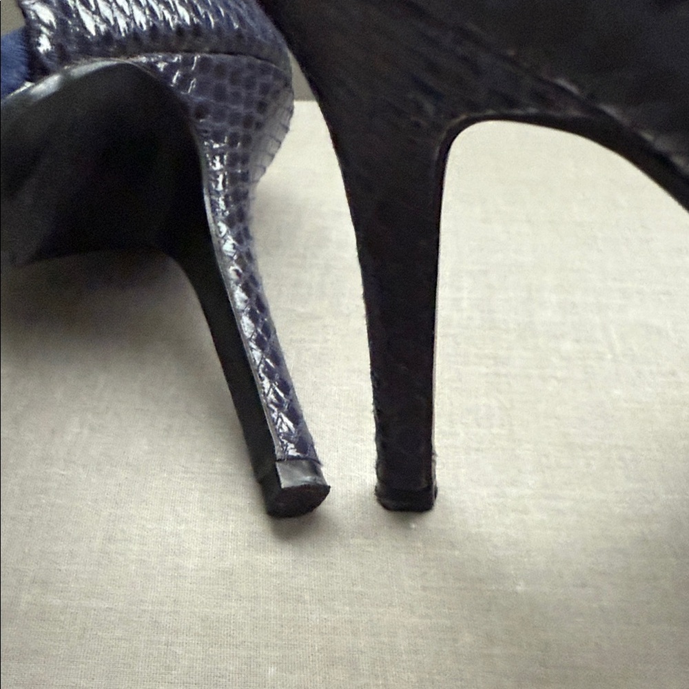 Steve Madden Navy and Black Heels - Picture 3 of 7